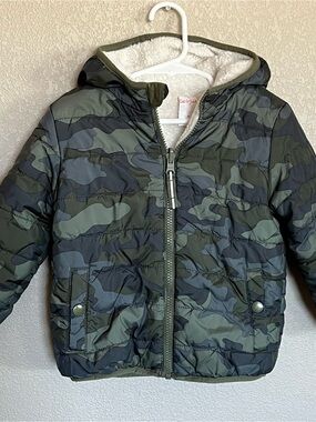 Cat & Jack Boys' Green & Black Camo Puffer Jacket with Hood
